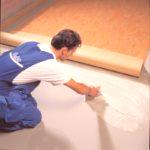 Как да лепим линолеум на бетонния под