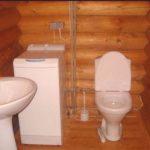 Как да инсталирате тоалетна на дървен под