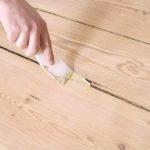 Как могат да бъдат ремонтирани пукнатините и пукнатините в дървения под